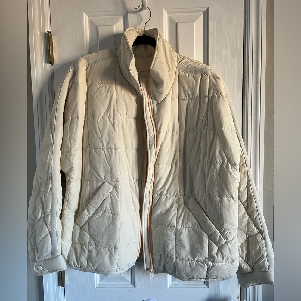 NWT Free People packable Pippa Puffer Jacket in ivory/cream
Womens size Large